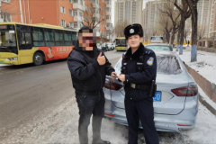 小举动彰显大担当 民警拾机暖人心