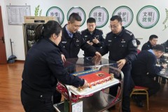 哈尔滨市公安局松北分局开展庆祝  第五个人民警察节“九个一”系列活动