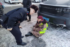 逻民警守护城市清洁者