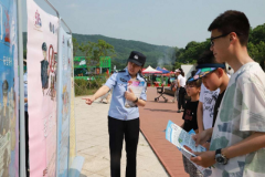 【夏季行动】护航登山节 法治宣传不停歇